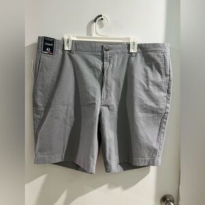 Roundtree & Yorke gray Flat Front Shorts, size 42, 9 inch inseam, new!